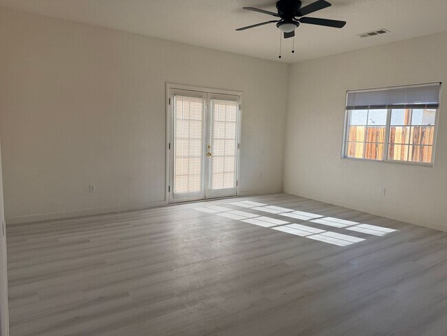 Photo - 3+2 READY NOW!