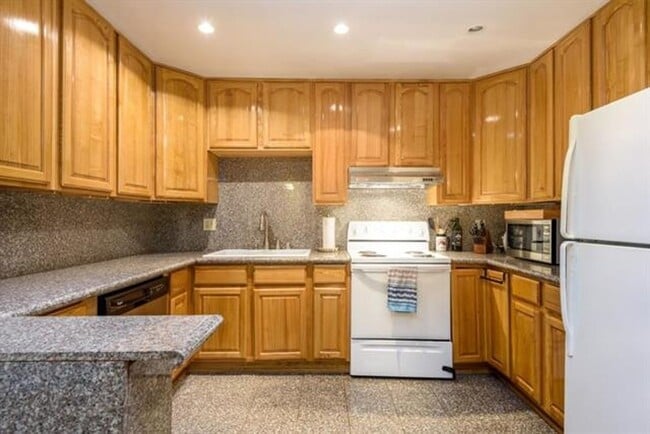 Photo - Well Located and Spacious 2 Bedroom 2 Bath Condo in Mountain View
