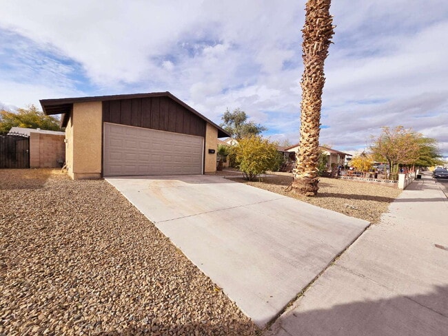 Photo - Spacious 4-Bedroom Oasis with Elegant Granite Touches in Vibrant Las Vegas!