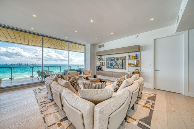 Building Photo - 5775 Collins Ave Unit 703