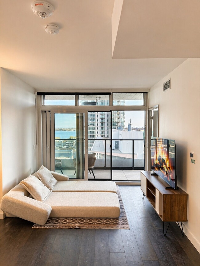 Photo - 10 Navy Wharf Ct Unit SI ID1525098P
