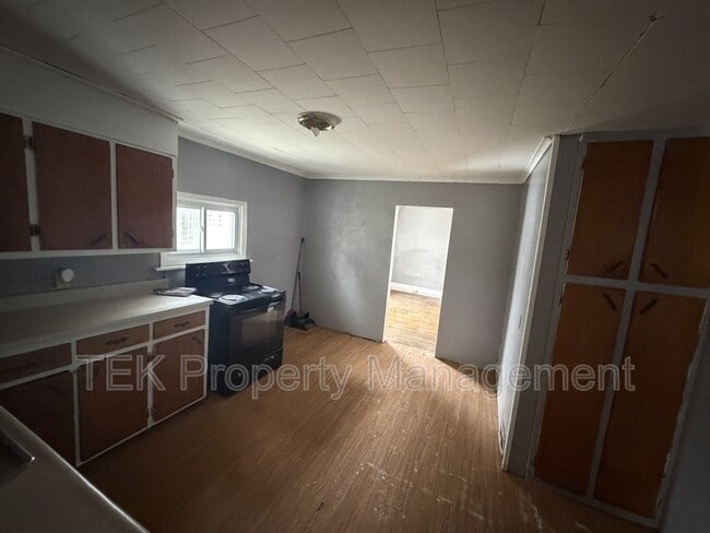 Photo - 195 Parsells Ave