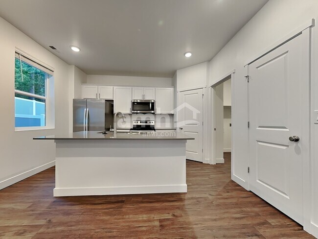 Photo - 8037 Dagny St SW