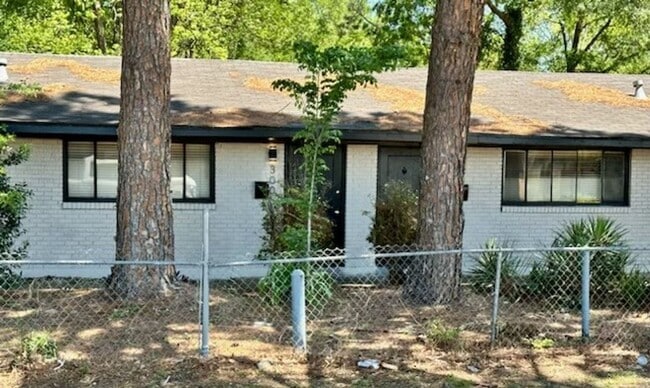 Building Photo - 3002-3008 North West Street Unit 3008