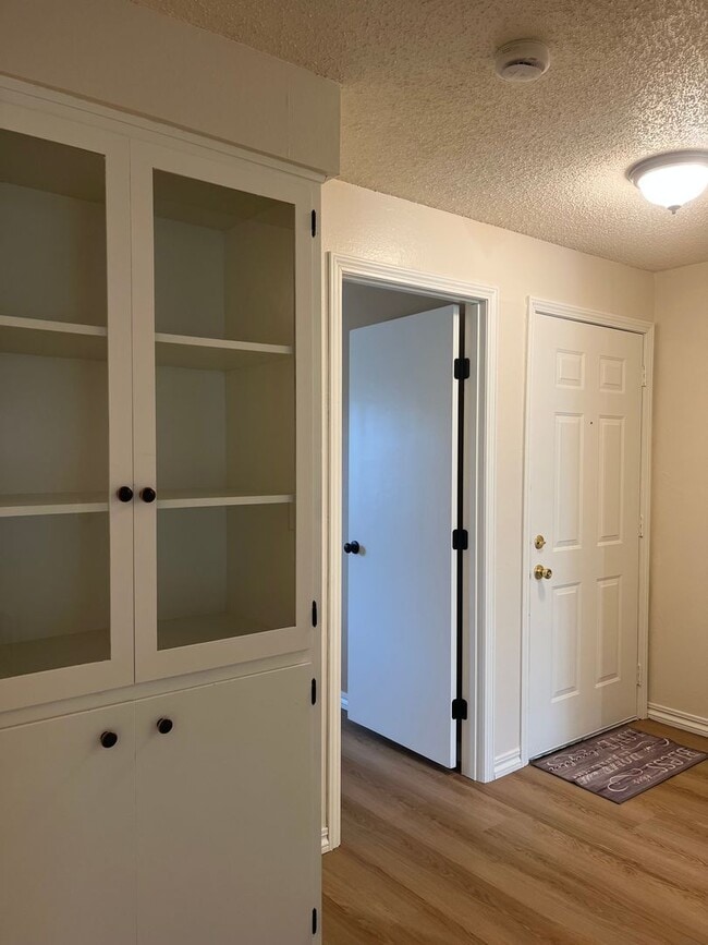 Photo - 1 Bed • 1 Bath Downstairs Unit - Updated Flooring Unidad 3444-39