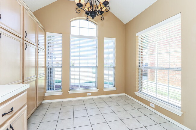 Photo - 941 Azalia Dr