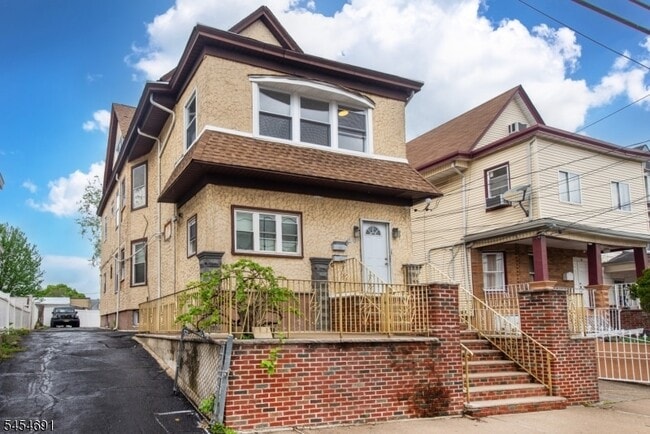 Building Photo - 26 Prescott Ave Unit 2