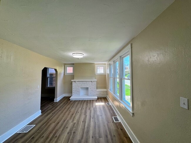 Building Photo - 1680 Potomac Ave Unit 1