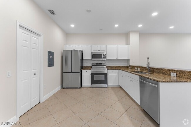 Building Photo - 10041 Heather Ln Unit 304 Rental