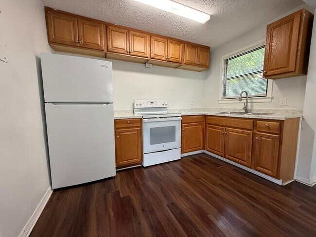 Photo - 1976 College Cir S House