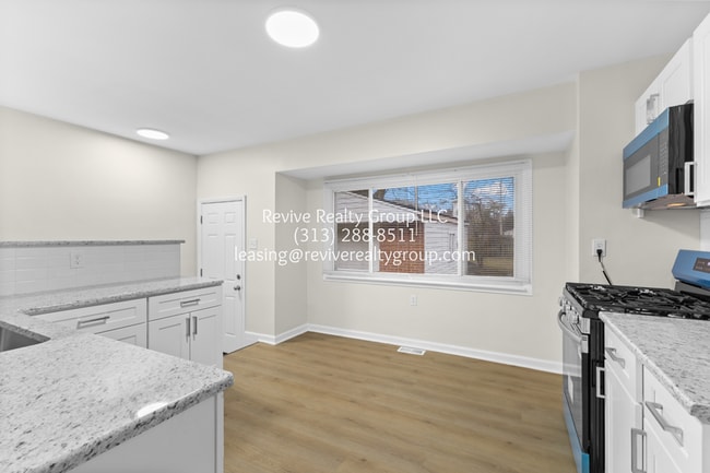 Photo - 1746 Beaupre Ave