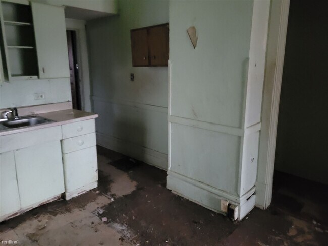 Photo - 4 br, 2 bath House - 1825 North Peoria Avenue