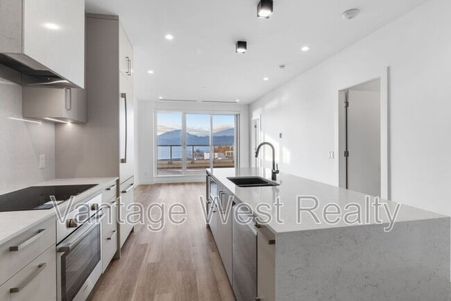 Photo - 3340-3340 Lakeshore Rd