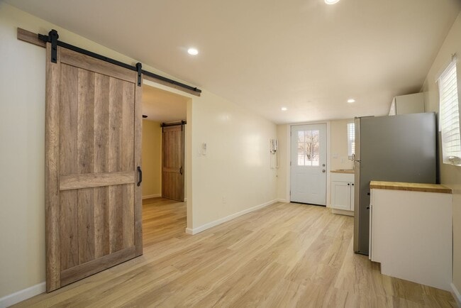 Photo - Headingly Ave (505) Unidad Casita