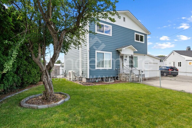 Photo - Beautiful 3-Bedroom Home - EV Charger - Pet Friendly
