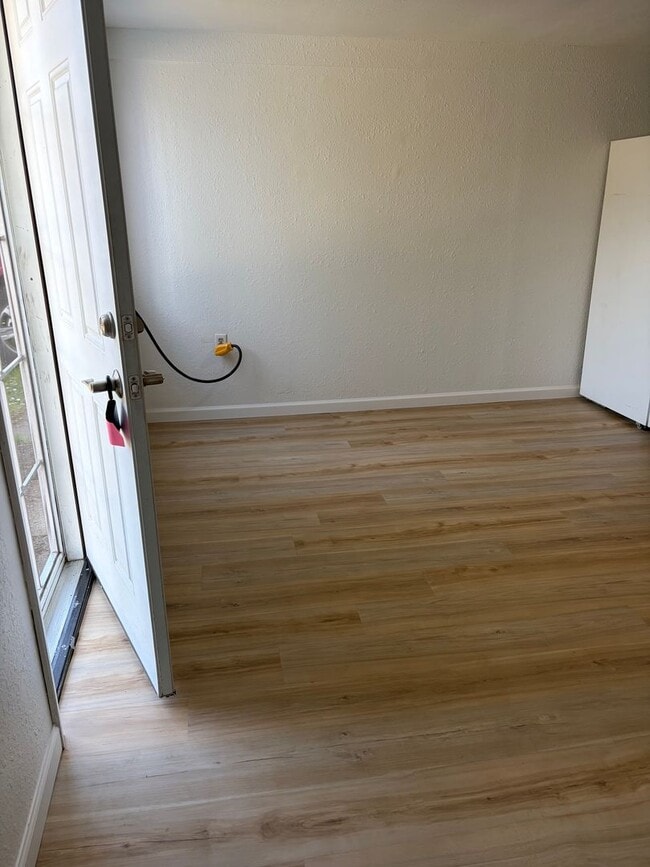 Photo - Newly Remodeled One Bedroom Apartment in Newberg