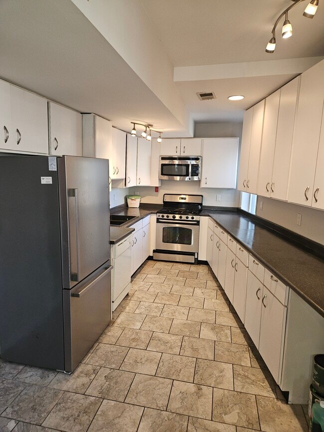 Spacious kitchen with tons of cabinet space - 1248 Florida Ave NW