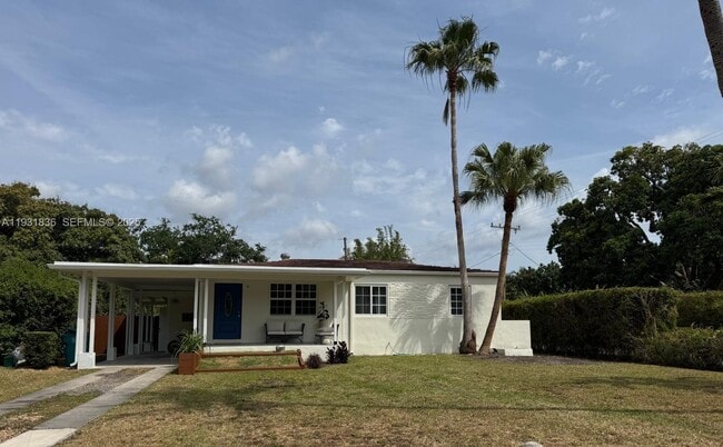 Building Photo - 1075 NE 120th St