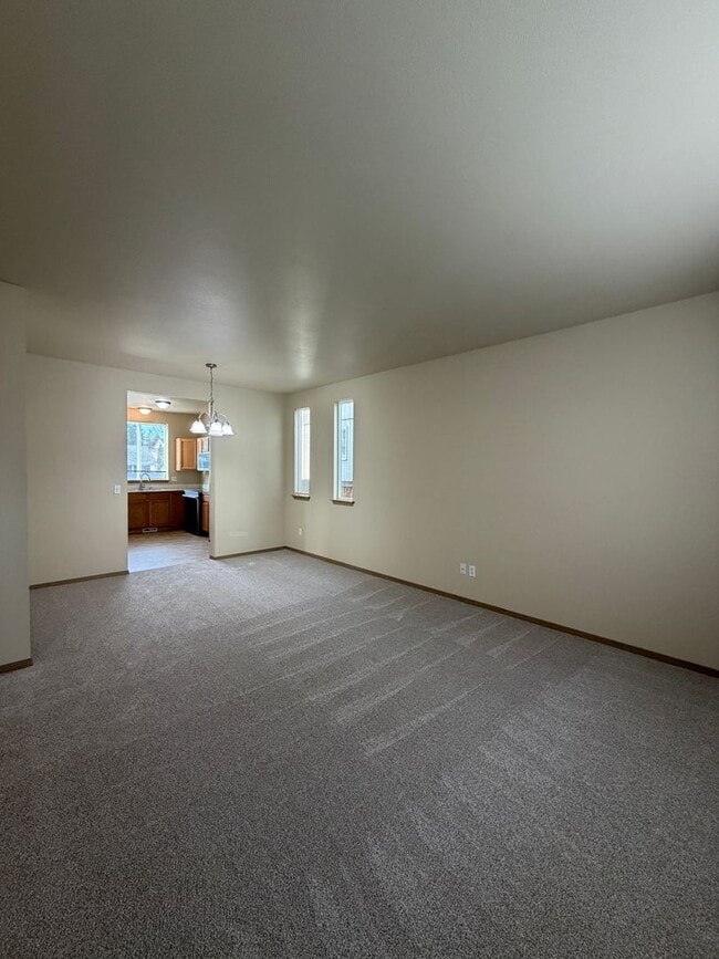 Photo - 843 Gina Ct SE