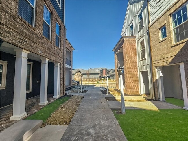 Photo - 305 Frederick Wy