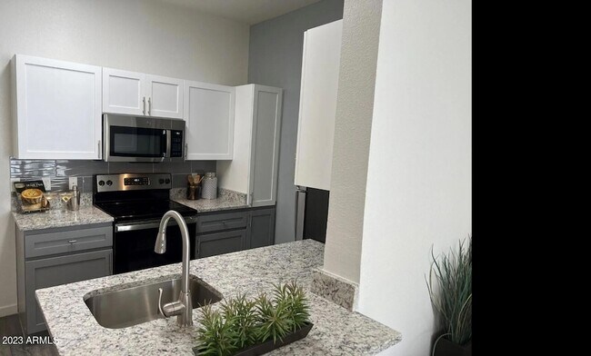 Photo - 1811 E Apache Blvd Unidad S3