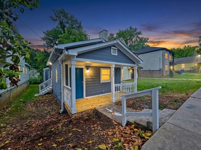 Photo - 960 Sims St SW
