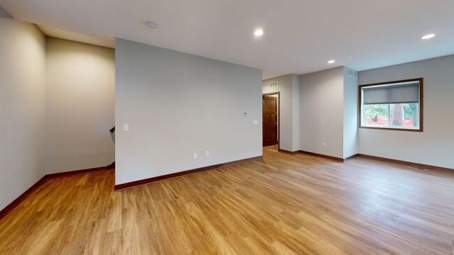 Photo - 1107 7th St SE Unit #2