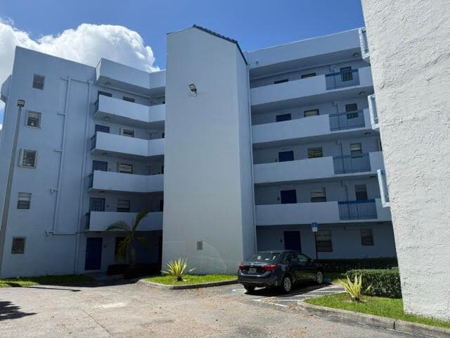 Building Photo - 9440 Fontainebleau Blvd Unit BleauGrotto