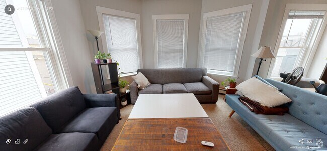 Building Photo - 23 Portsmouth St Unit 27-3 Rental