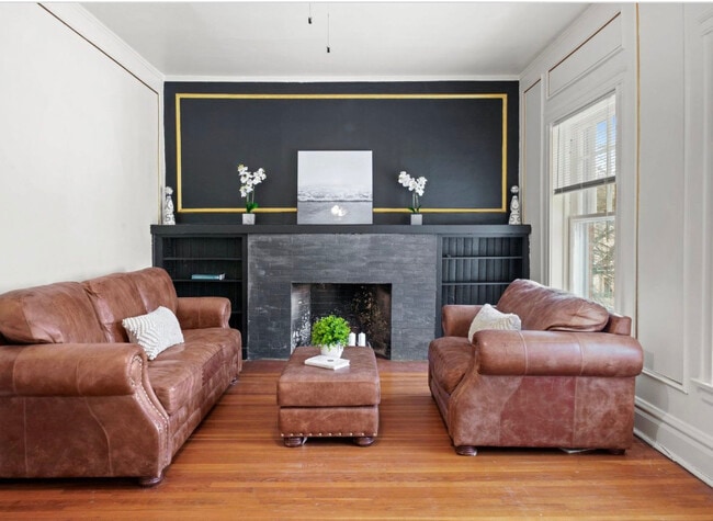 Photo - 1067 W Balmoral Ave