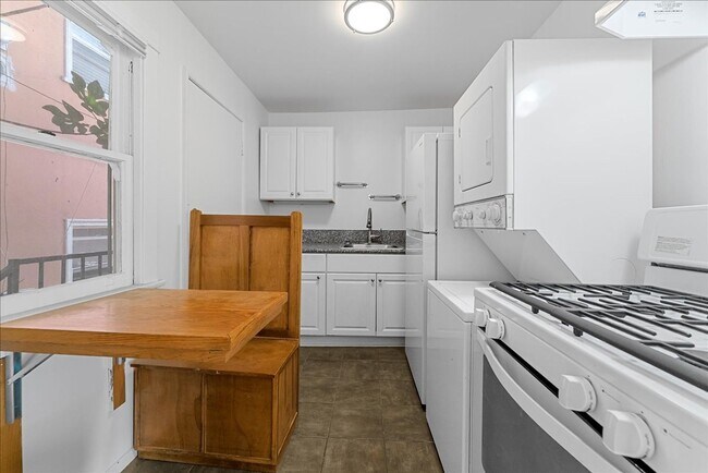 Photo - 378 1/2 Columbia Ave Unidad 324