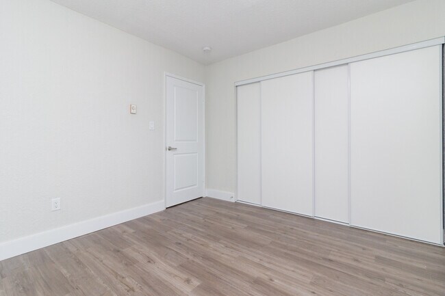 Photo - Queenston Manor