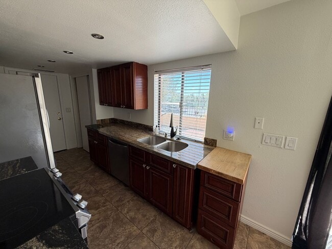 Photo - 801 E North Ln
