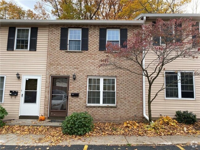 Building Photo - 1082f Mt Hope Ave Rental