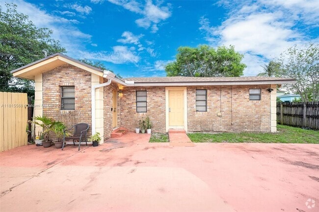 Building Photo - 2420 NW 22nd Rd Rental