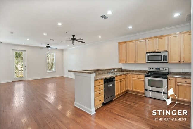 828B Paris Ave-