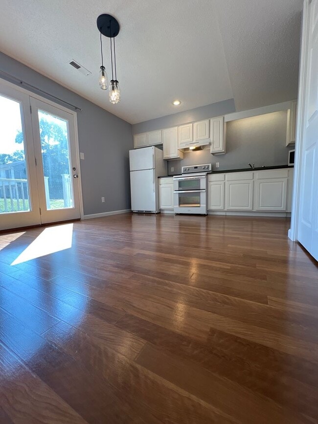 Photo - 2 Bedroom Condo! Available AUGUST 2026!  M...