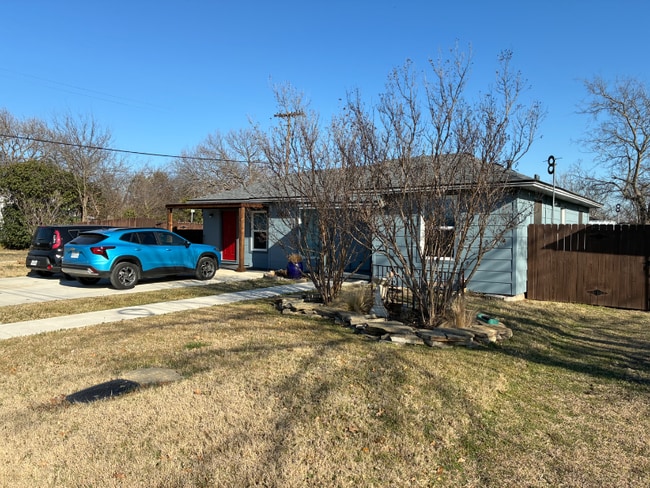 Photo - 404 Bryson St