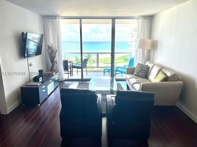 Photo - 5161 Collins Ave Unit 815