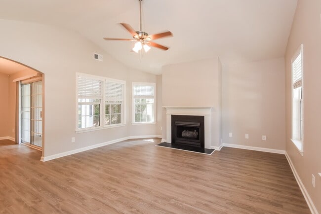 Photo - 2010 Greenhill Pass