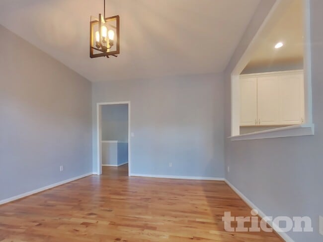 Photo - 3029 Lakeview Pkwy