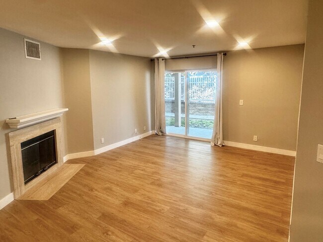 Photo - Oak Park updated 1 Bedroom with mountain views Unit 208