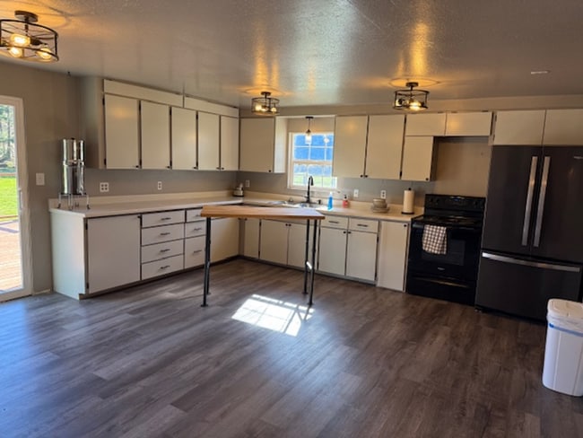 Photo - Country Home, 4 bed/2bath short term rental