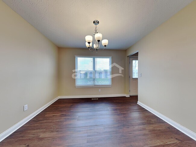 Photo - 8133 Darlene Ter