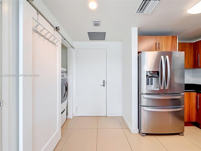 Photo - 300 S Biscayne Blvd Unit L-1016