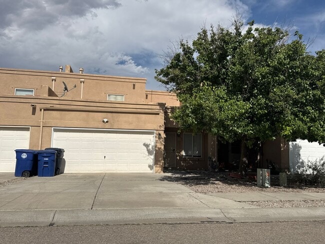 Two story townhouse with Space to enjoy life - Two story townhouse with Space to enjoy life
