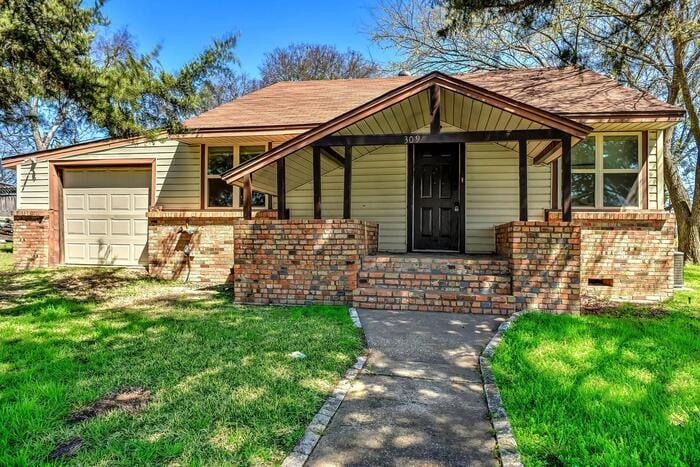 Photo - 309 E King St