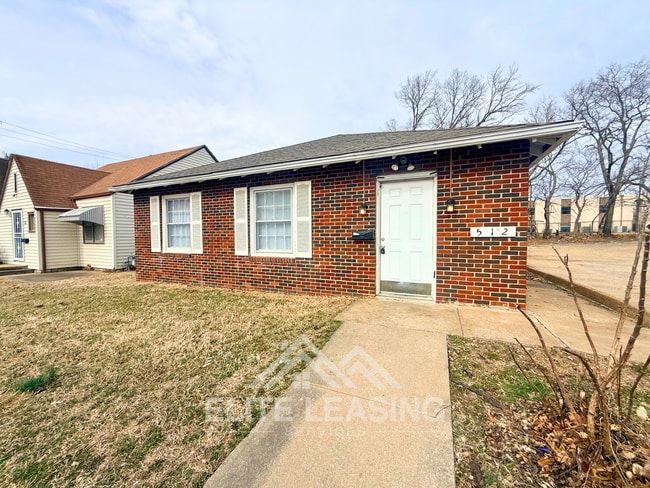 Building Photo - Updated 2 Bedroom Duplex – Available 2/20/2026