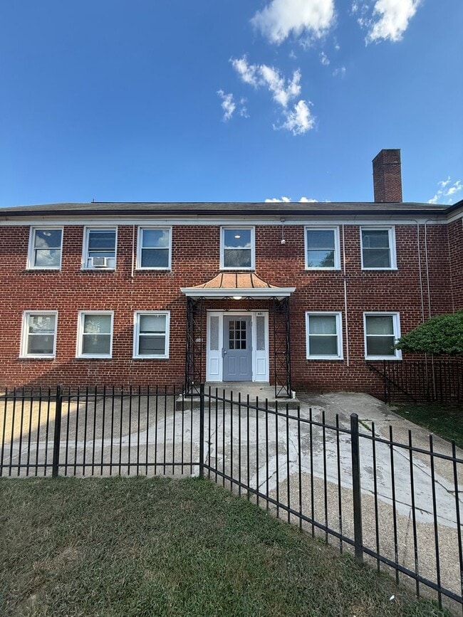 Building Photo - 451 Burbank St SE Unit 3 Rental