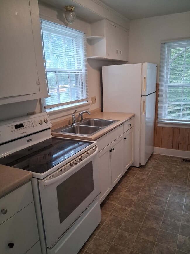 Photo - 731 Rex Ave